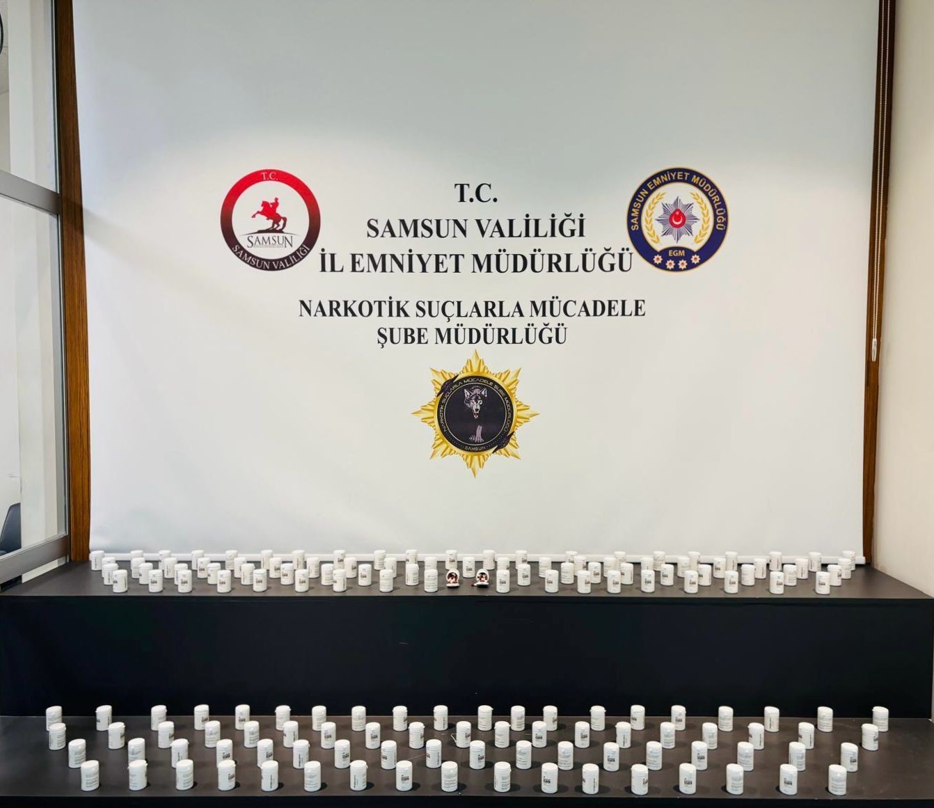 samsunda uyusturucu operasyonu 8 bin 563 adet sentetik ecza ele gecirildi eu6YDdtY