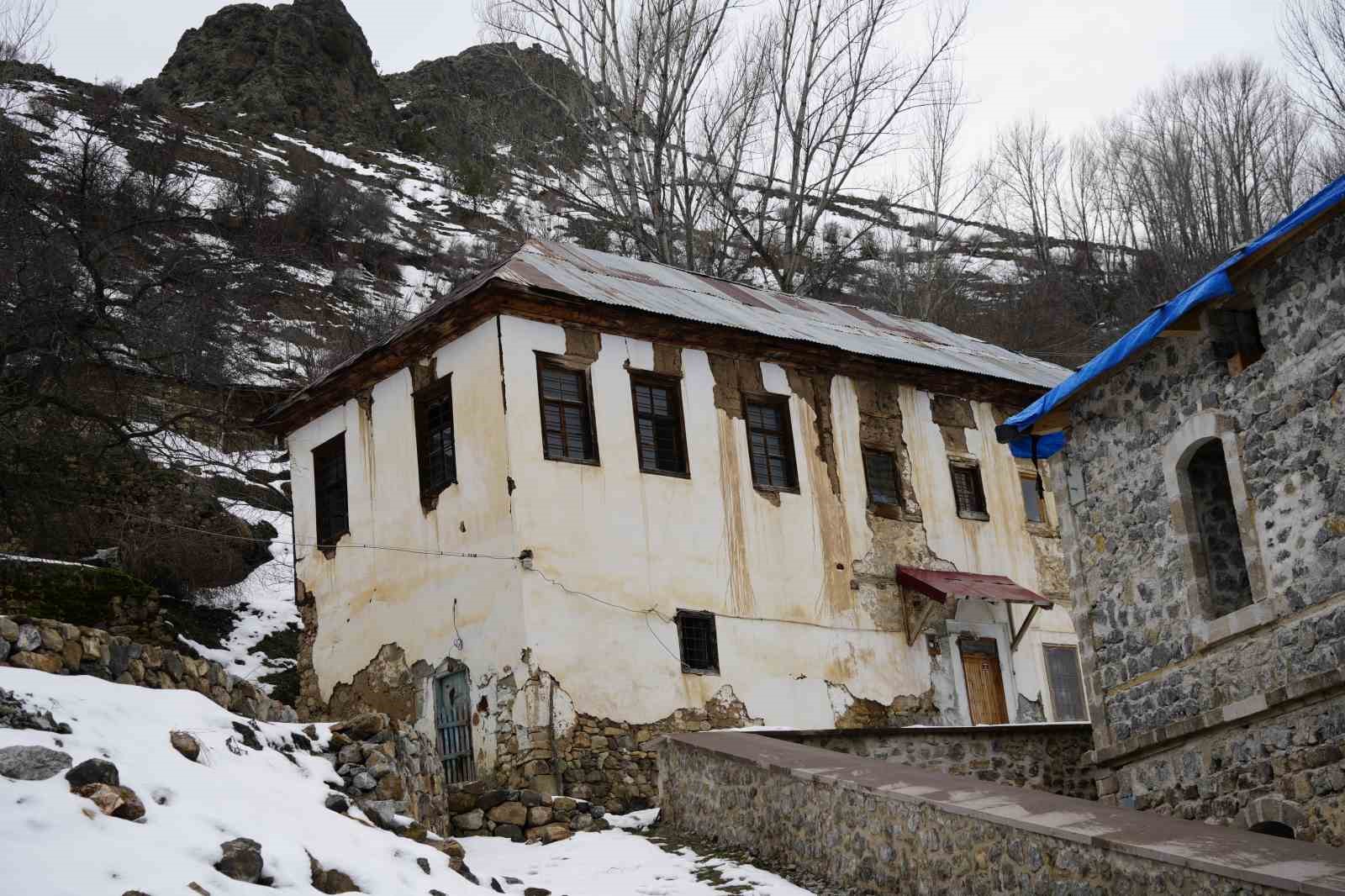 tarihi suleymaniye mahallesinde restorasyon cikmazi sqMJQfba