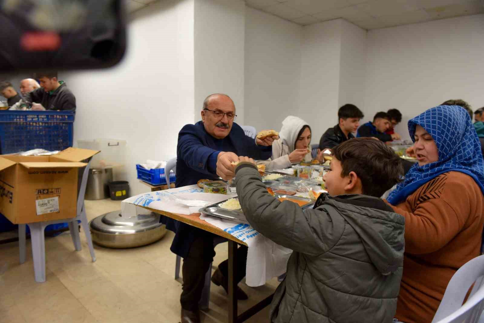 taskopru belediye baskani arslan ilk orucunu vatandaslarla acti