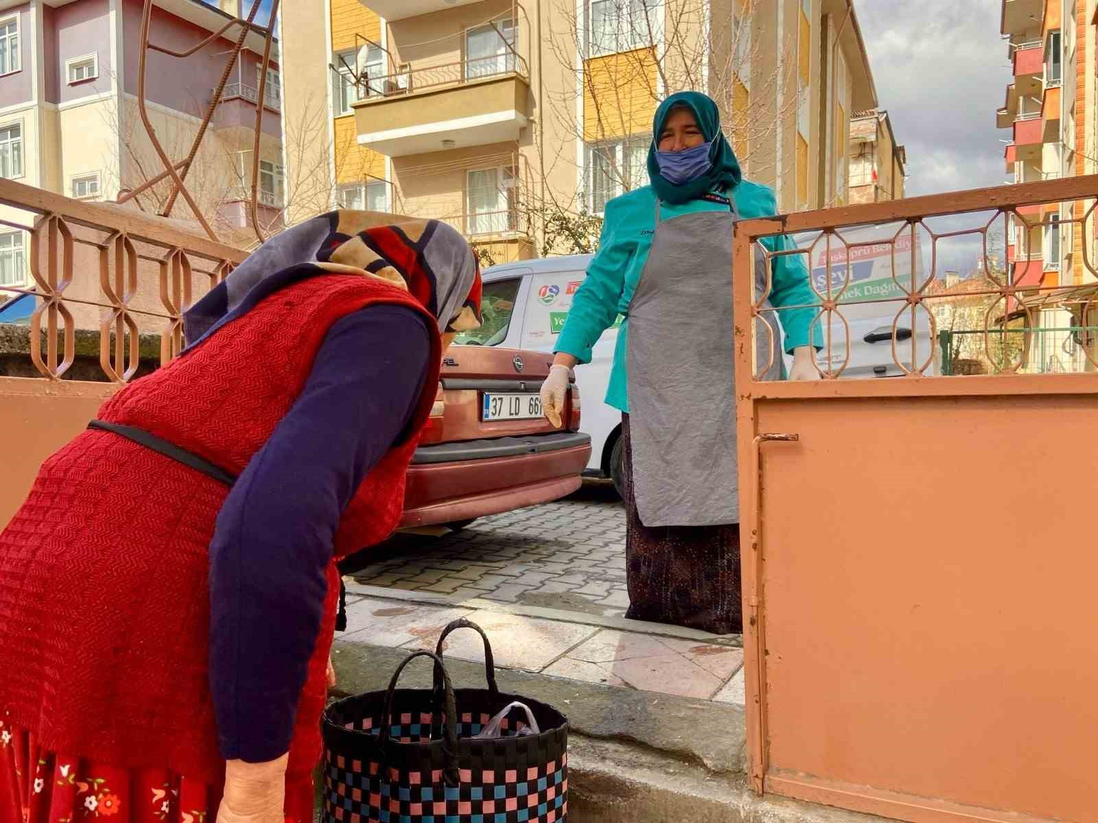 taskopru belediyesi asevi ramazanda 350 kisiye sicak yemek ulastiriyor NaMknmpb