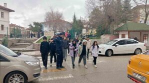 taskoprude zabita ekipleri sayesinde cocuklar okula guvenle gidiyor QUqTx8gN