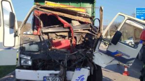 tavuk tasiyan tir kaza yapti zVxHR9wH