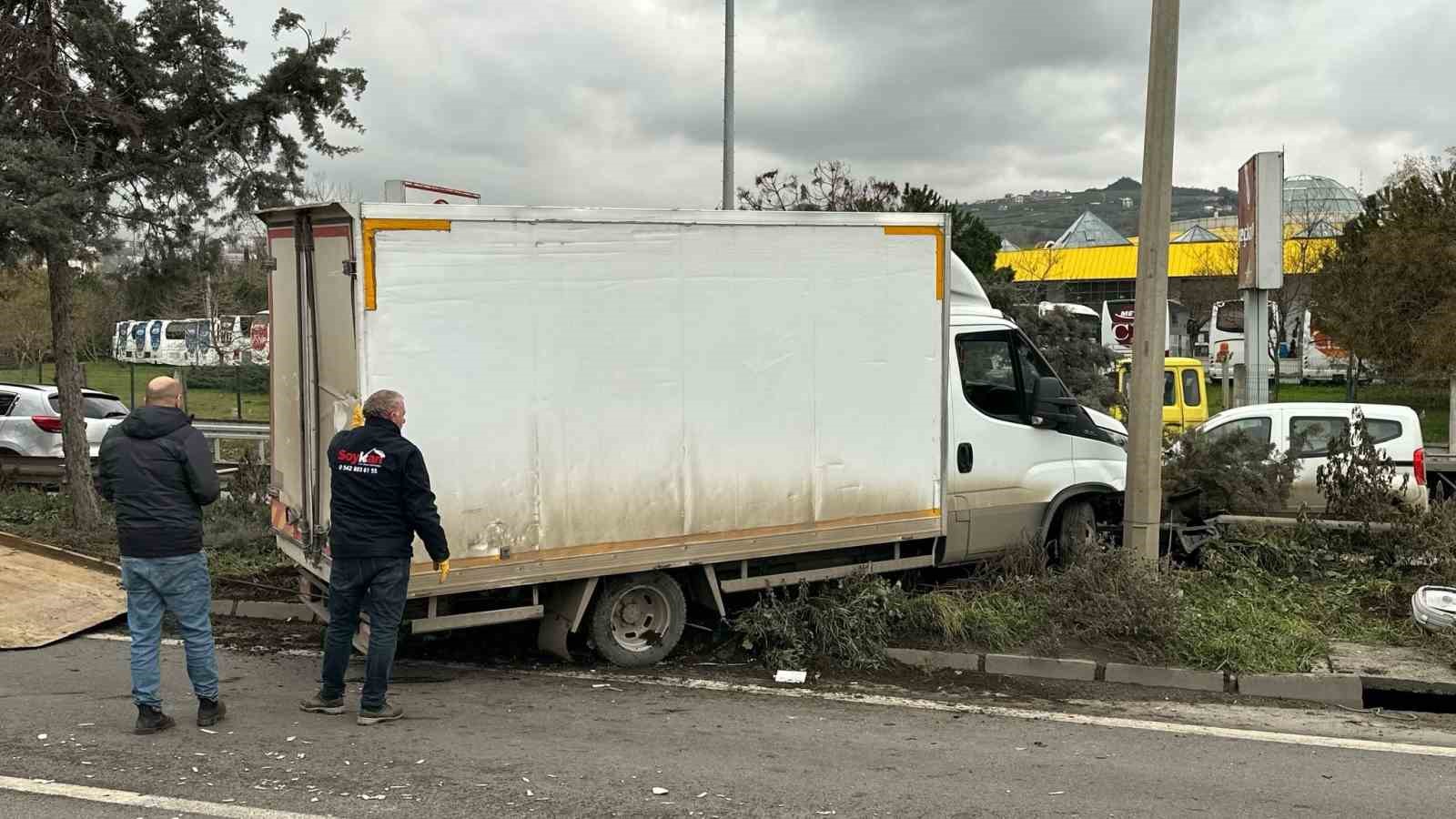 tir kamyonete carpti 1 yarali McinSqUp