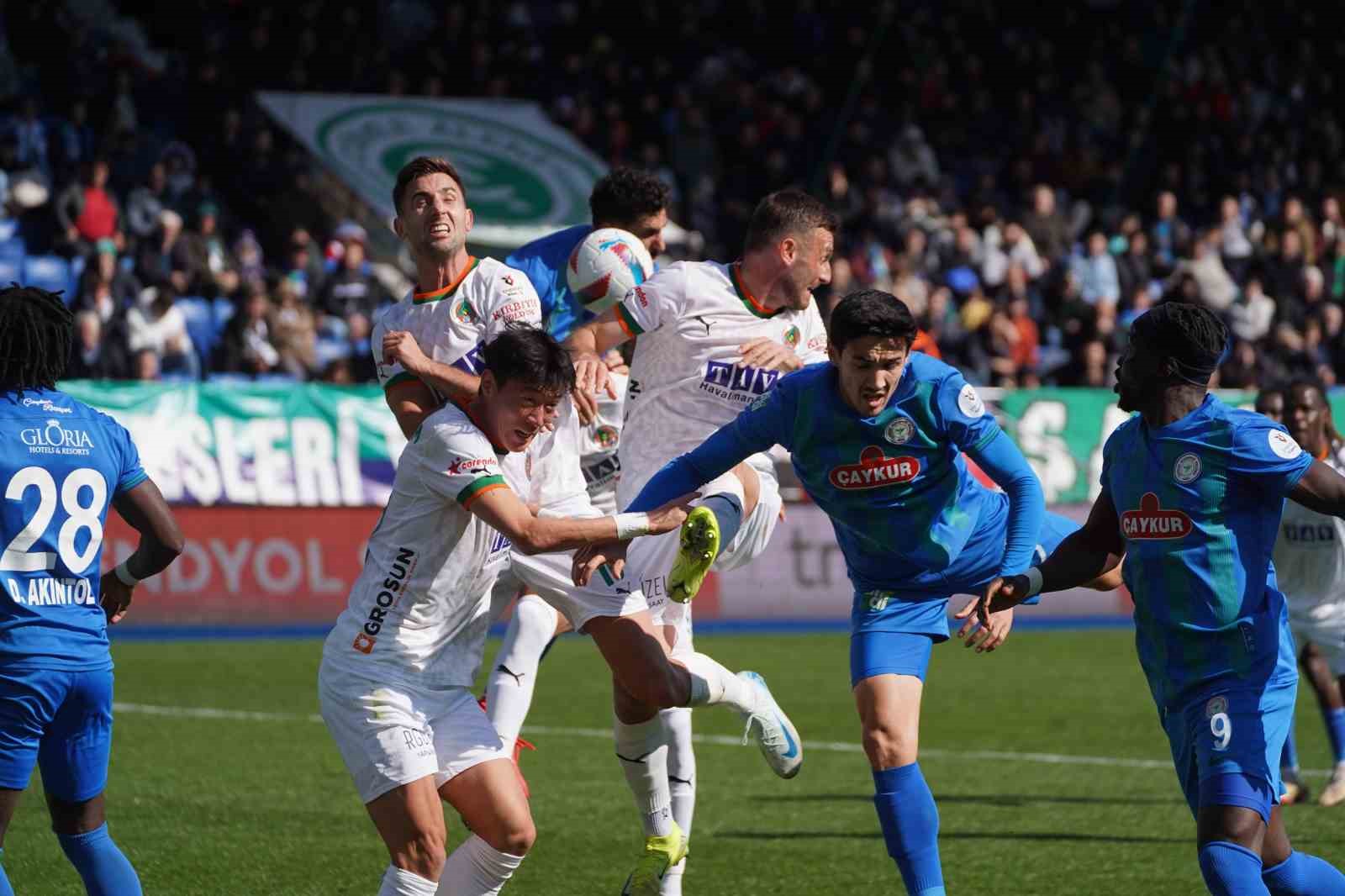 trendyol super lig caykur rizespor 0 alanyaspor 0 ilk yari