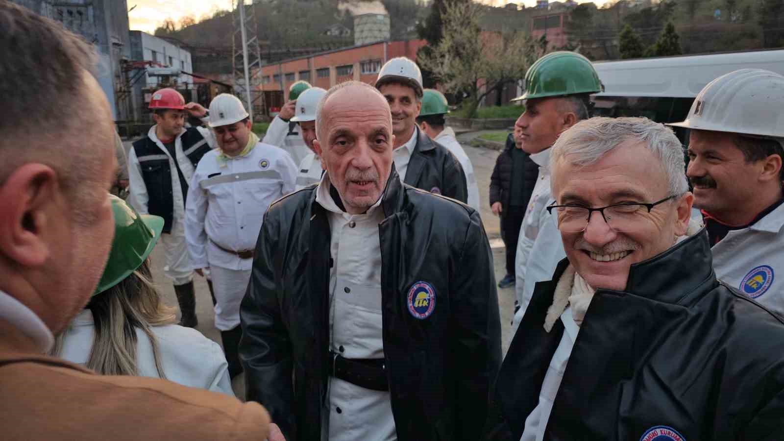 turk is baskani atalay madencilerle yerin 600 metre altinda oruc acti O7iFPKGv