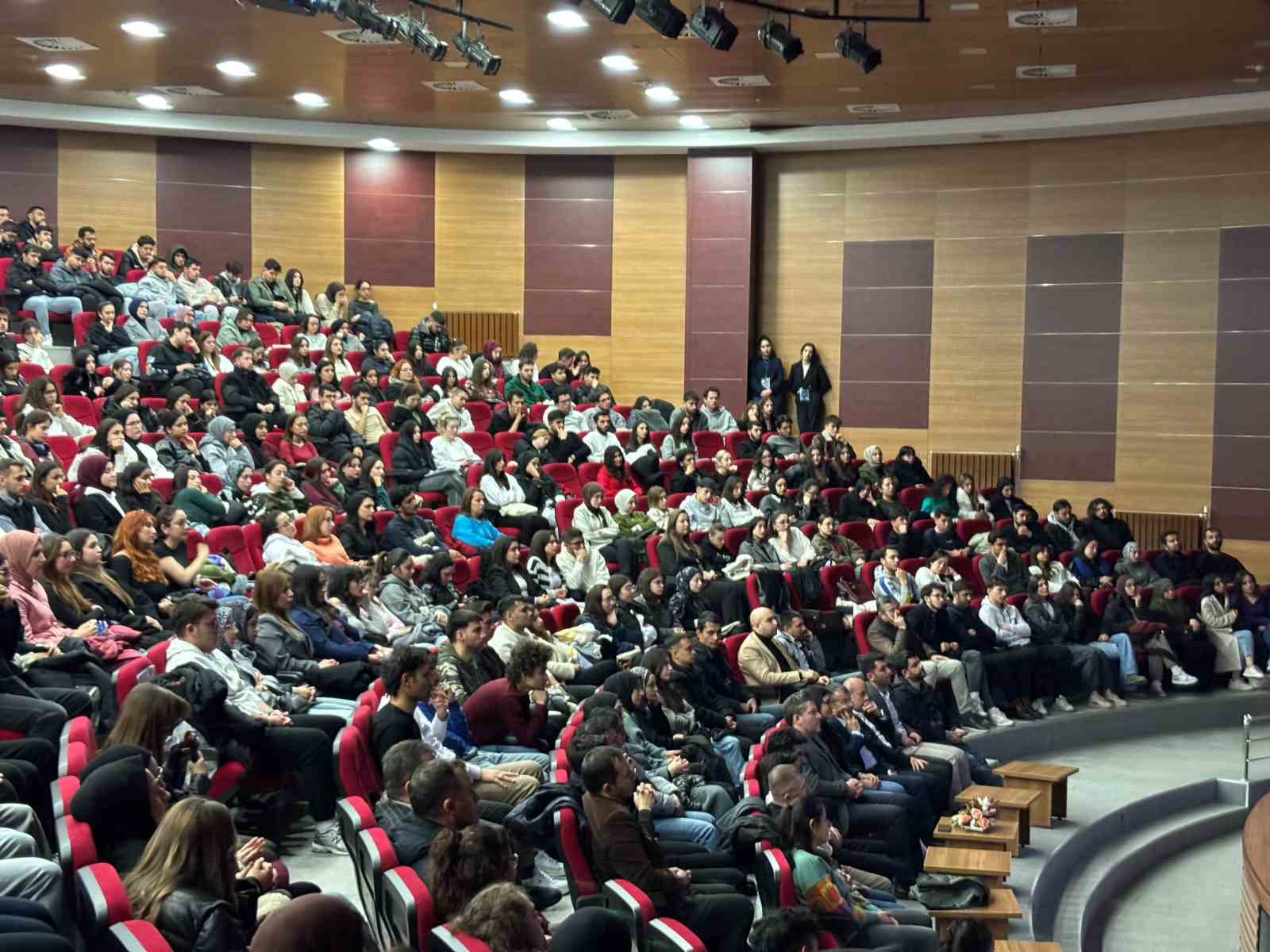 turkiyenin ilk deneyimsel test pilotu universite ogrencileriyle bulustu 6LTuaBNa