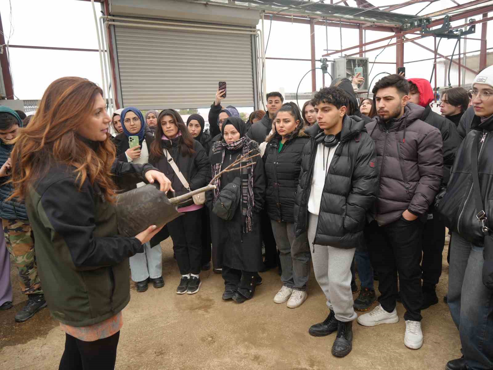 universite ogrencilerine tibbi ve aromatik bitkiler uygulamali olarak anlatildi ZudzvHvj