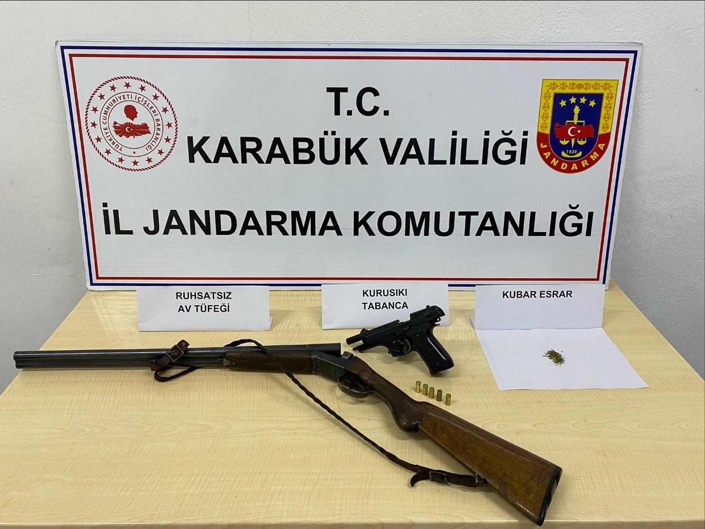 uyusturucu maddeyle yakalanan sahis adliyeye sevk edildi RC59yqaZ