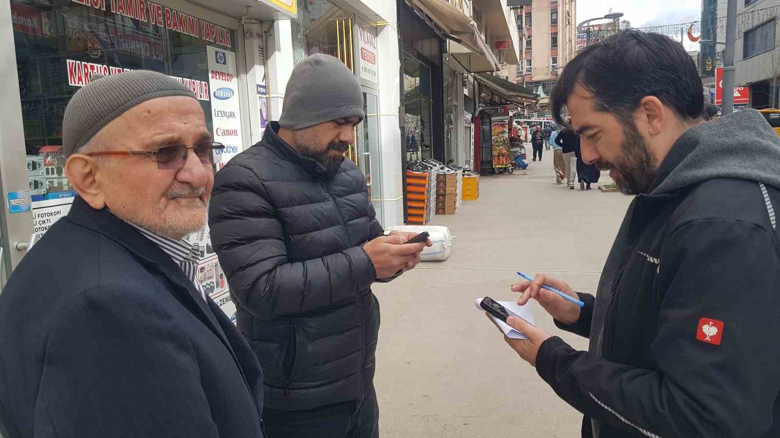 yasli adam emniyet muduruyum diyen dolandiricinin tuzagina dusmekten kurtuldu M2QAqXeg