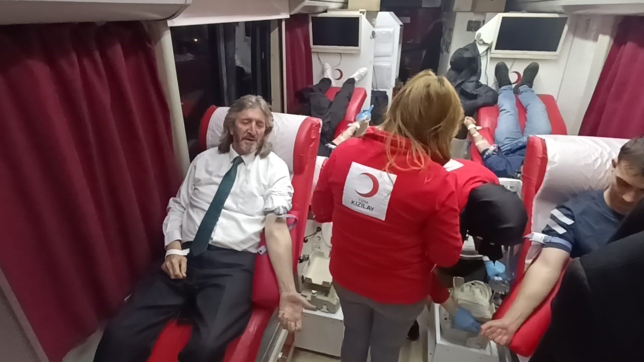 zonguldakta gazeteciler kan bagisladi