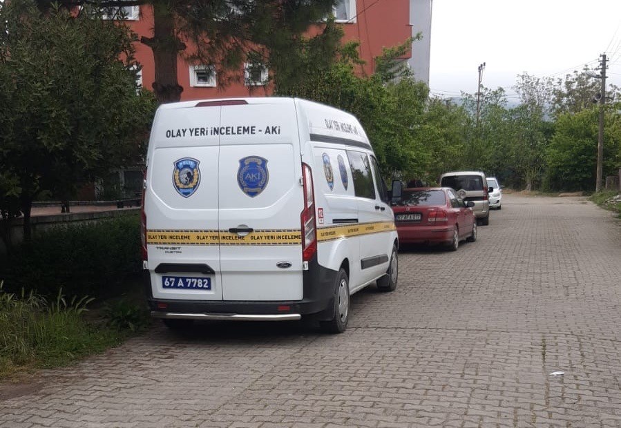 55 yasindaki adam evinin balkonunda olu bulundu