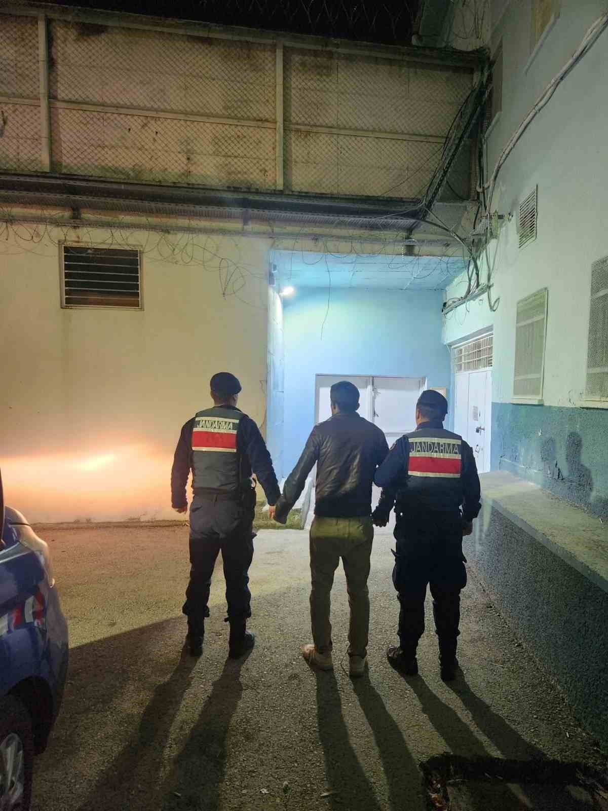9 yil hapis cezasiyla aranan sahsi jasat yakaladi ezBa62BB