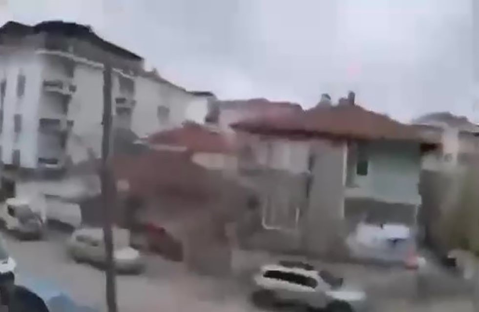 amasyada deprem ani kamerada 1SyE3dbD