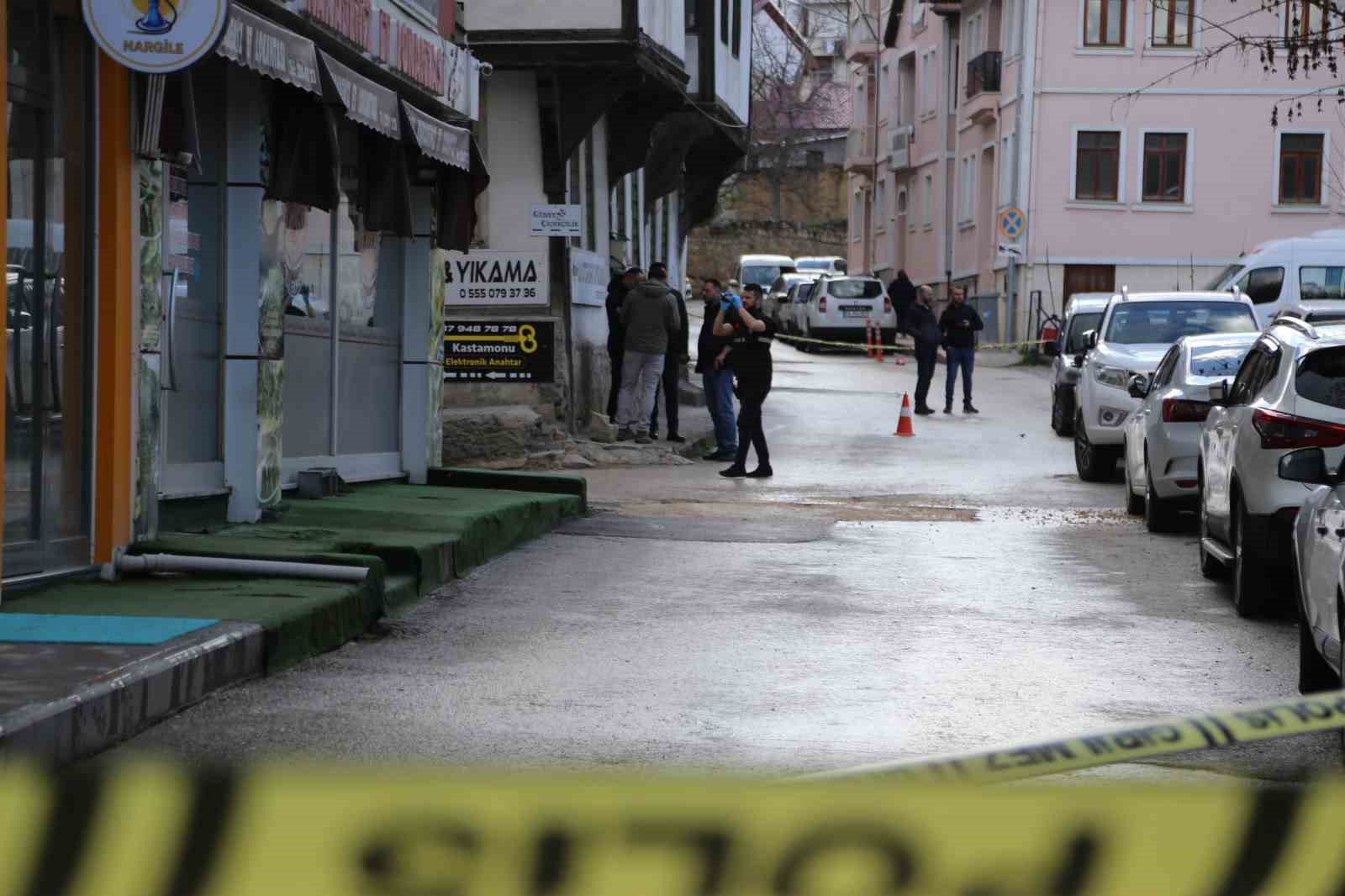 apartmanda bulunan el bombasi polisi alarma gecirdi mTi1tXqQ