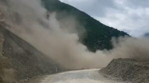 artvin savsat karayolunda heyelan ani kamerada 5lGIhhe2
