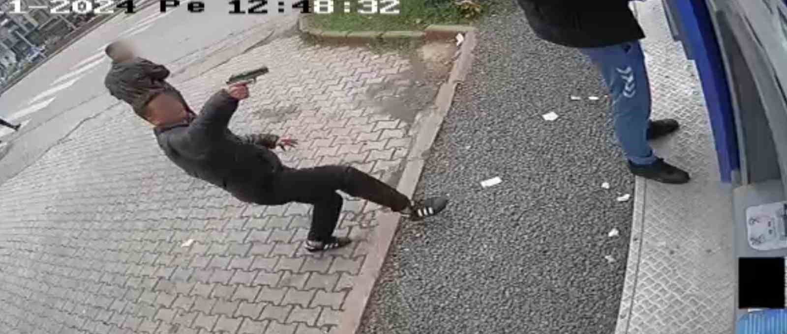 atmden para cekerken oldurulen gencin vurulma aninin guvenlik kamera goruntuleri ortaya cikti S1QcRuLy