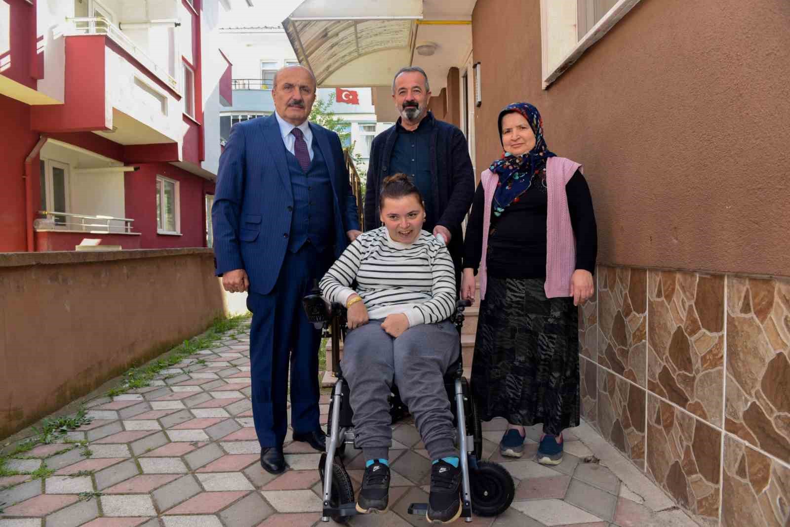 baskan arslandan ozel bireye akulu tekerlekli sandalye destegi AX8EupKP