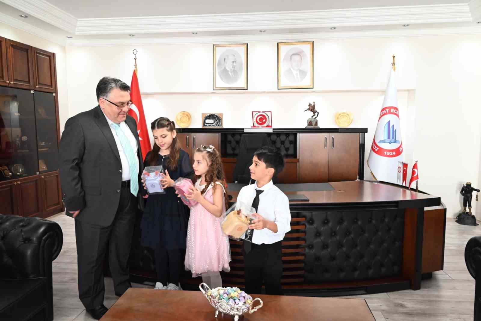 beun rektoru ozolcer 23 nisanda makamini miniklere devretti MIgPtgK7
