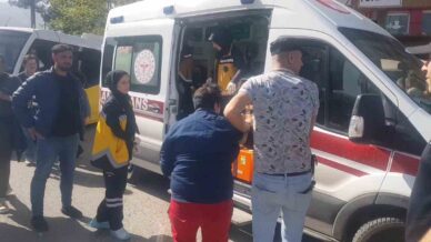 birbirlerine tas duba ve bicakla saldirdilar kavga ani kamerada cAQ9uNPj