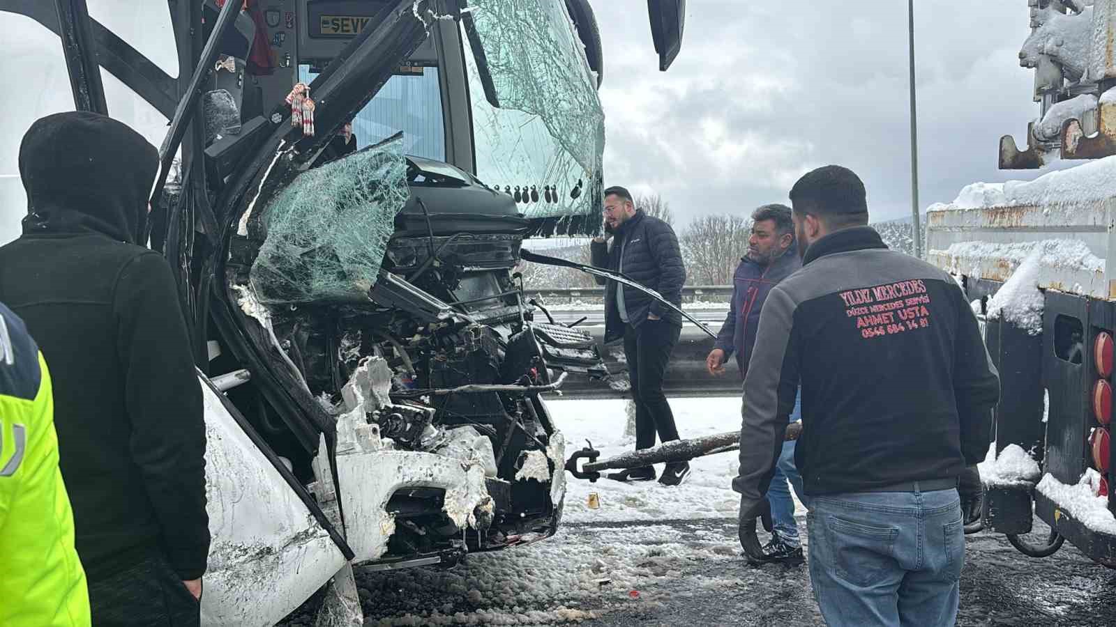 bolu dagi gecisinde zincirleme kaza 10 yarali 6qKKXHyC