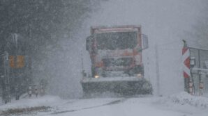 bolu daginda yogun kar ve sis etkili oluyor gorus mesafesi 20 metreye dustu elXKu7an