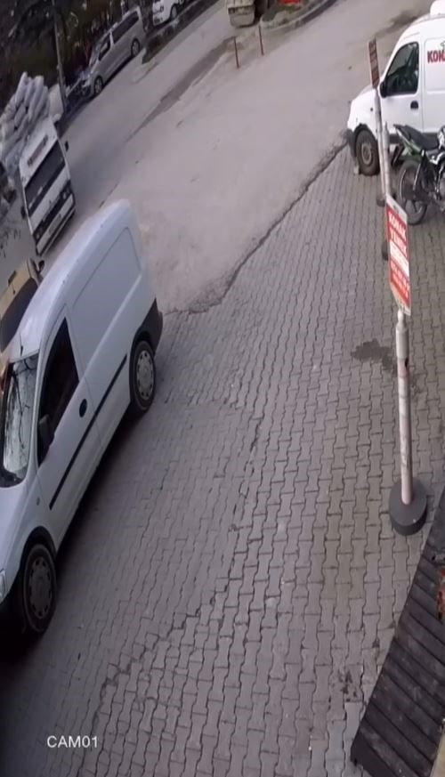 celtik cuvali yuklu kamyon yan yatti