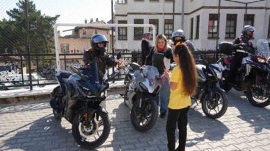 cocuklar motosiklet tutkulariyla bulustu ortaya renkli goruntuler cikti ASjelrDm