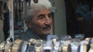 dedesinden ve babasindan kalan mirasi mekanik saatleri tamir ederek yasatiyor CN2yTUOr