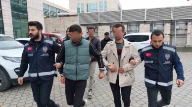 ehliyet sinavina kopya duzenegiyle giren 3 kardes yakalandi 3JfSTTk6