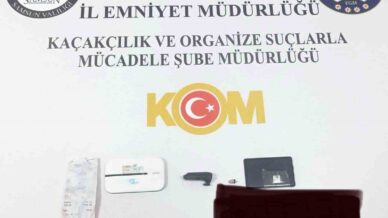 ehliyet sinavina kopya duzenegiyle girerken yakalandilar E9x2d9Ml