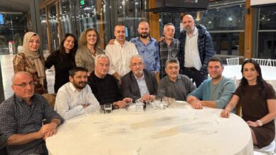 emeklilige ayrilan 45 yillik hekime veda yemegi RvWMVHap