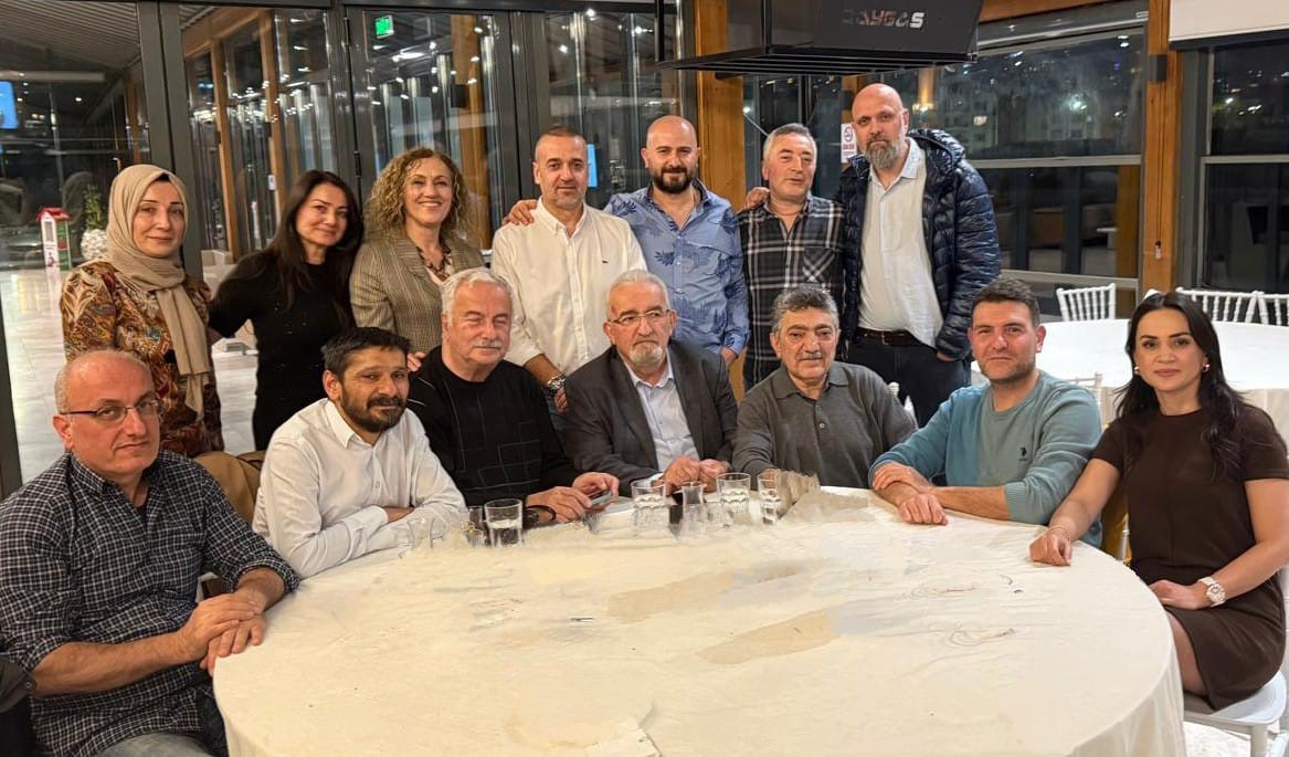 emeklilige ayrilan 45 yillik hekime veda yemegi RvWMVHap