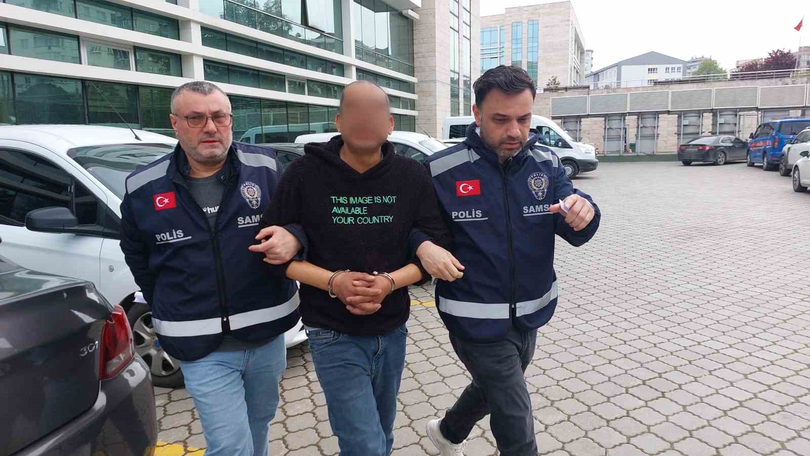 esini sopa ile hastanelik eden koca tutuklanip cezaevine giderken butun arkadaslardan yardim istiyorum dedi U1ONsD42