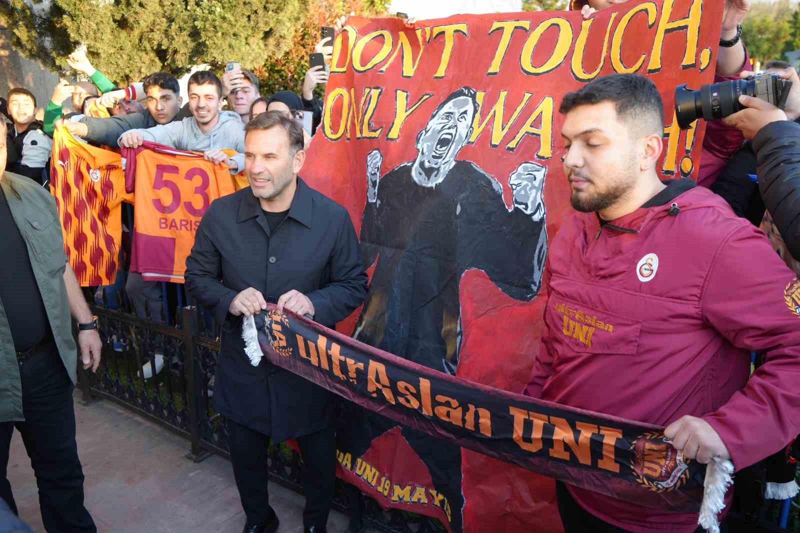 galatasaray samsunda ciceklerle karsilandi gJUtAr9I