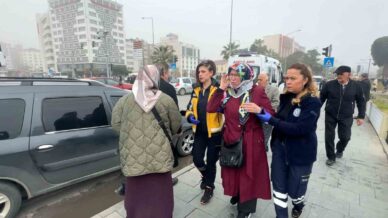 hafif ticari arac ile otomobil carpisti 2 yarali FW17whpz