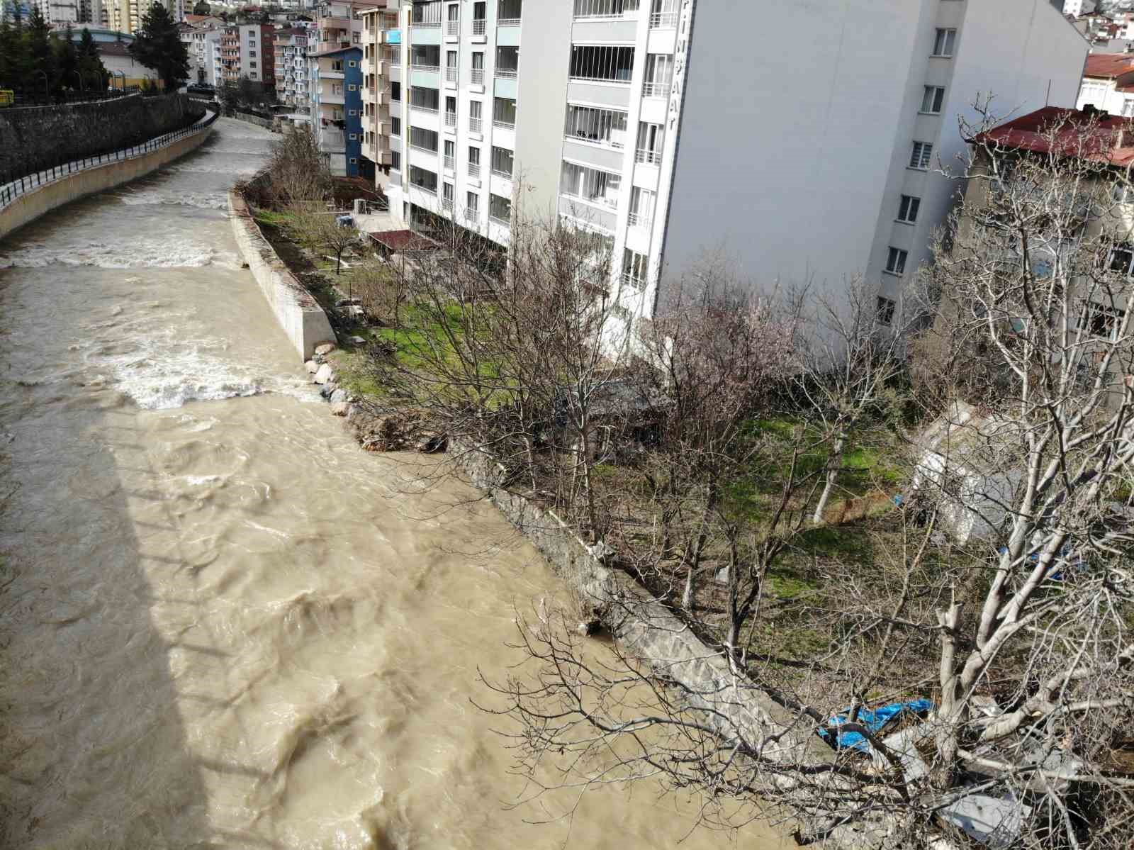 harsit cayinda yukselen su seviyesi vatandaslari tedirgin ediyor POzNnHMk