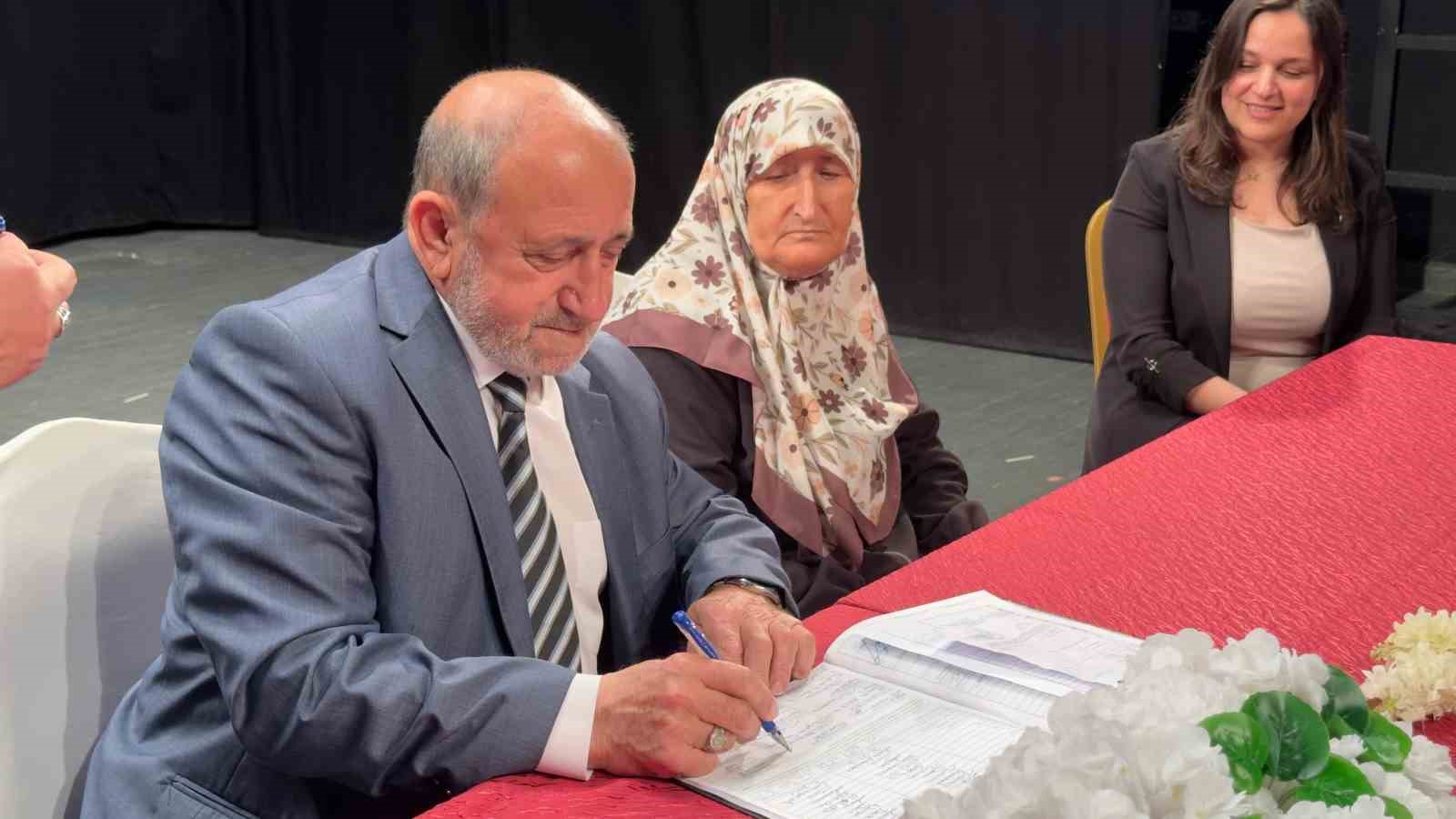 huzurevinde dunya evine girdiler YWTY3aM8