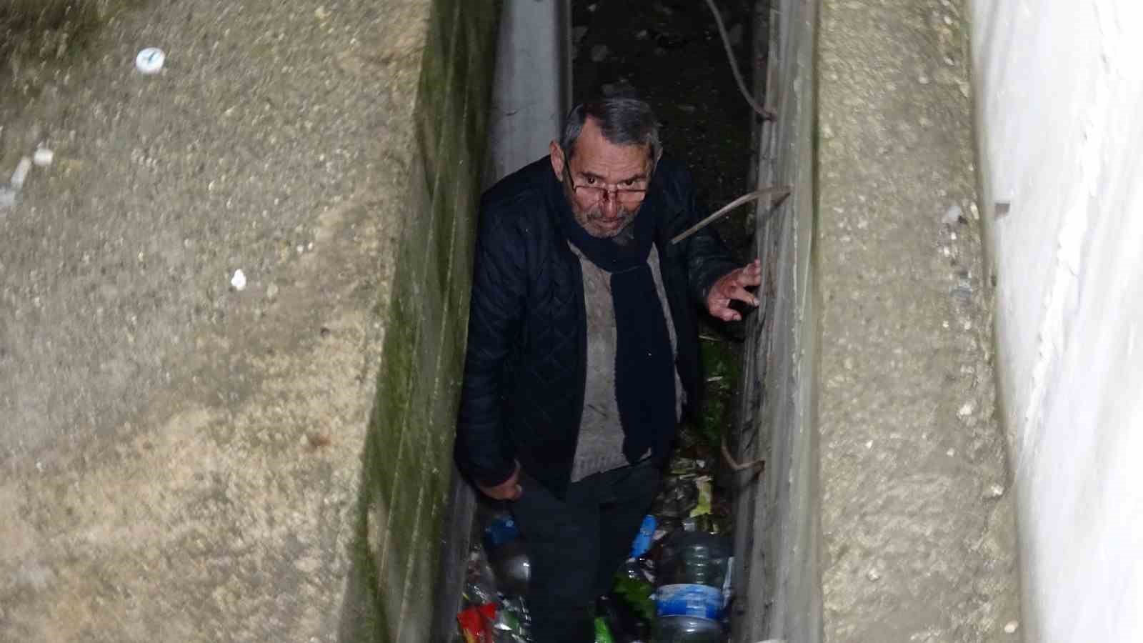 iki duvar arasina sikisan yasli adam kurtarildi IbEb2nPI