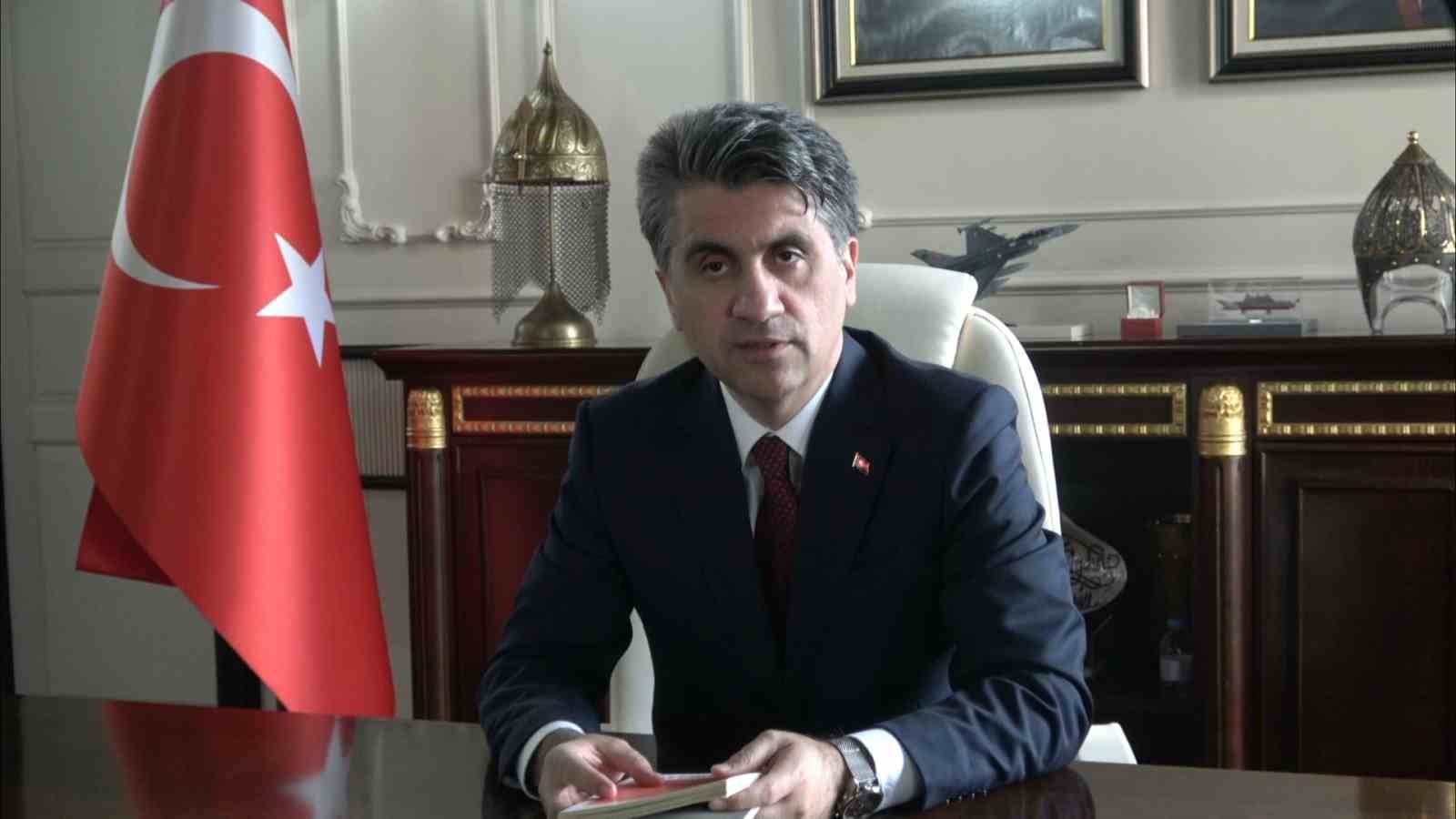 il burokratlari genclere meydana okudu peki ya siz kitap okuyor musunuz QshQBr7R