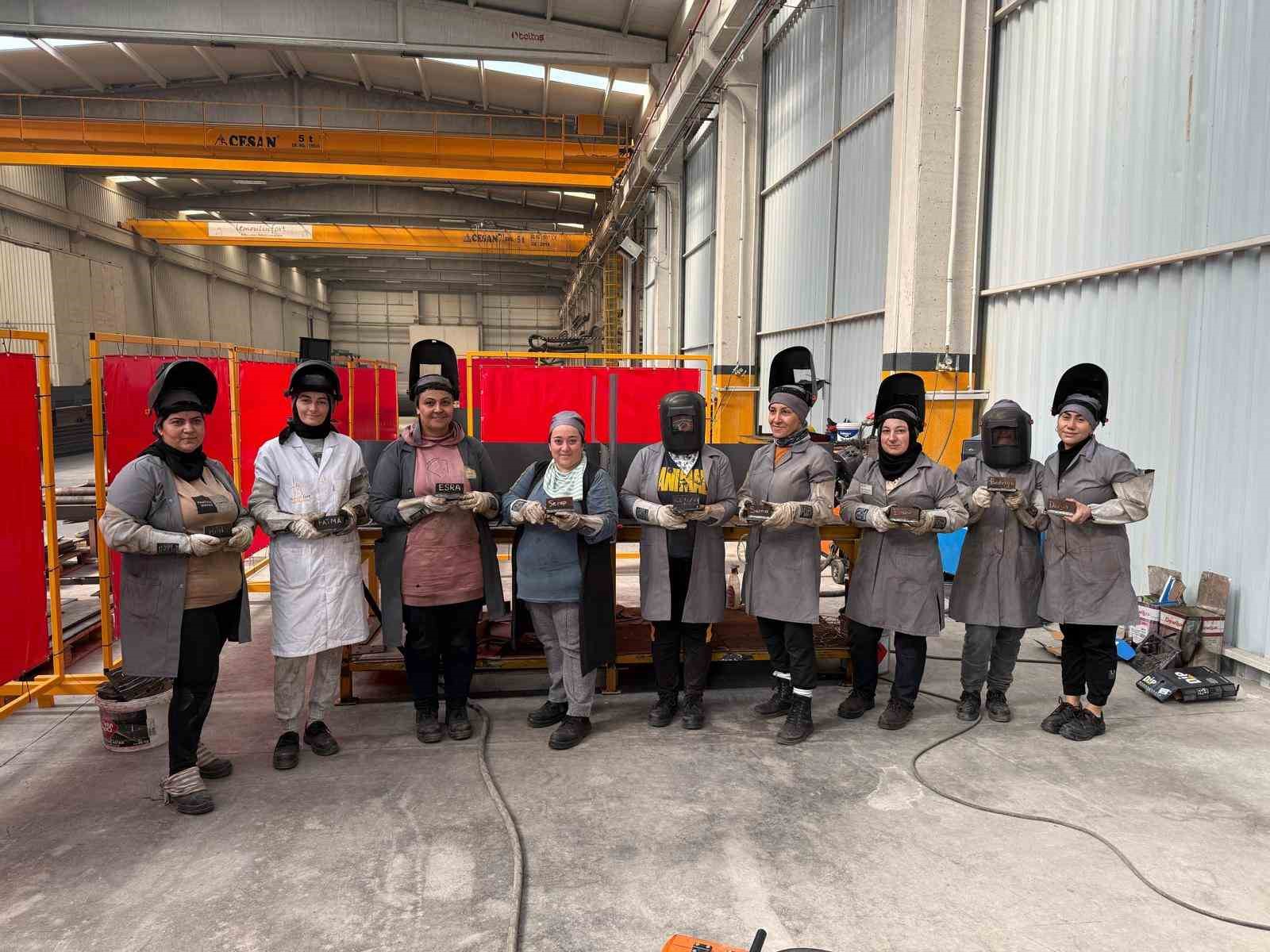 kadin kaynak operatorleri corum sanayisinde yerini aldi b9LkanLM