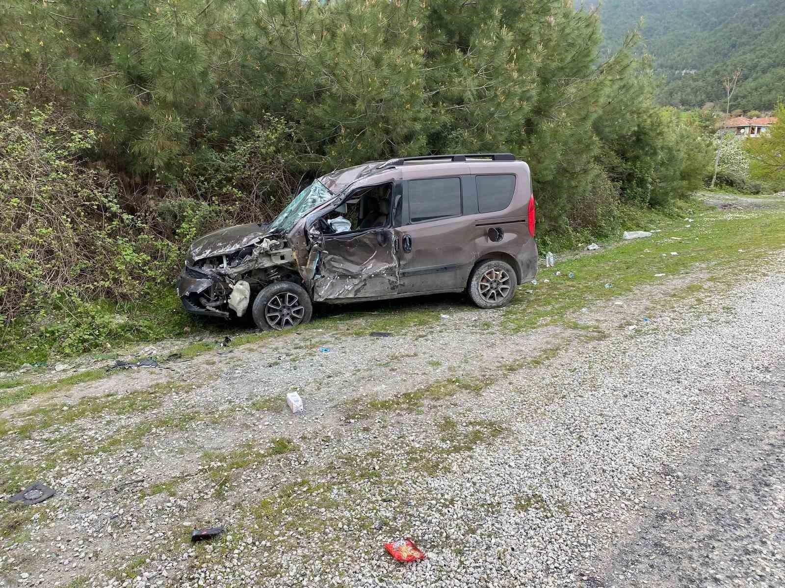 kamyon ile hafif ticari arac carpisti 5 yarali mHbd3rS4