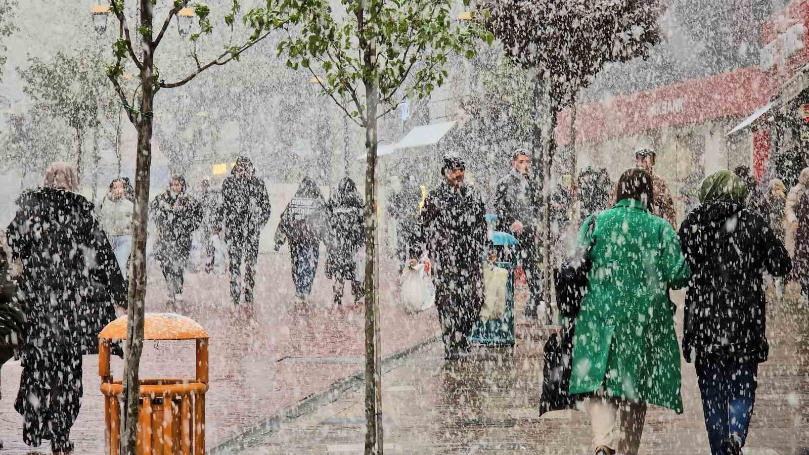 kar yagisi sehir merkezini yeniden etkisi altina aldi b7cW9QTX