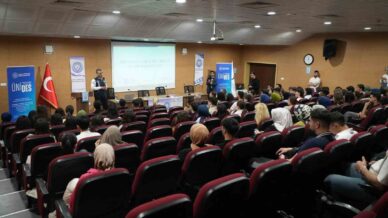 karabuk emniyeti universite ogrencilerini dijital tehlikelere karsi bilinclendirdi dFcgRMVZ