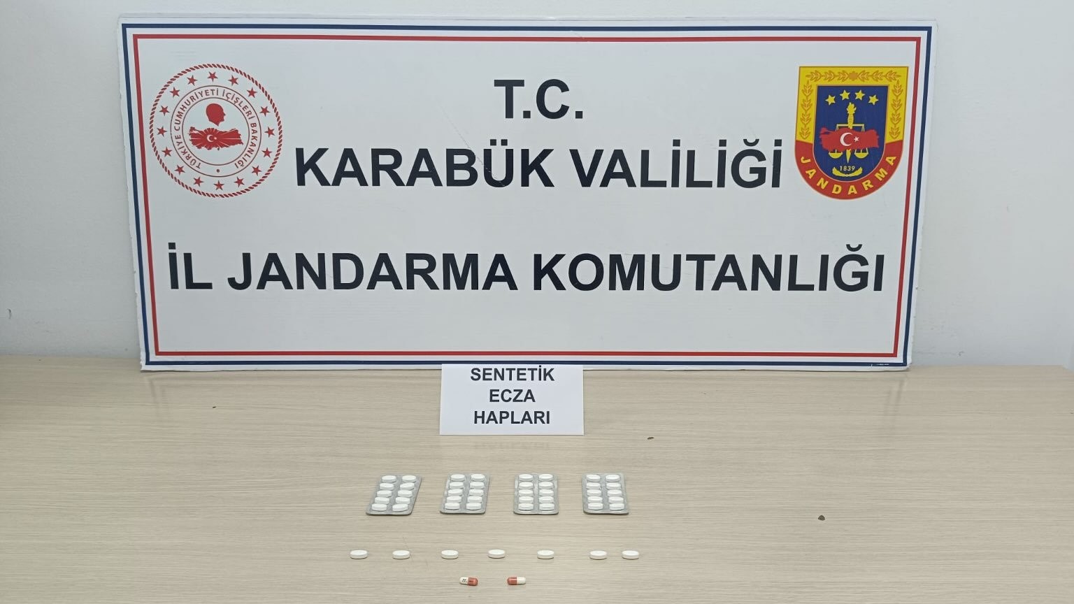 karabukte jandarmadan uyusturucu operasyonu 3 kisi yakalandi kPXeVmOw