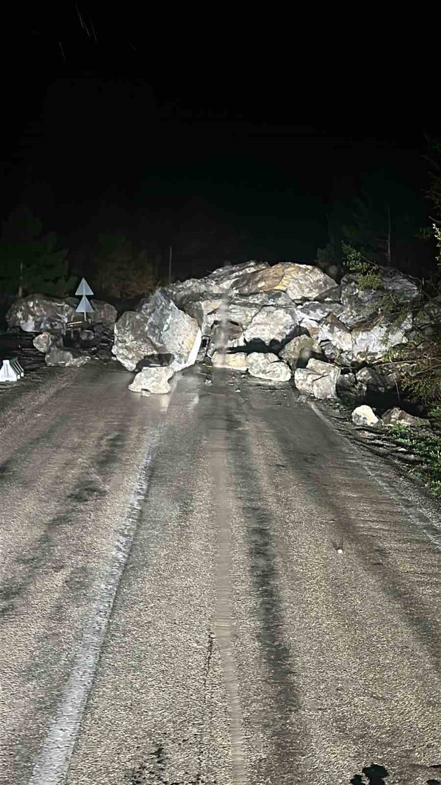 kastamonu cide karayolunda heyelan meydana geldi U1b5GSRR