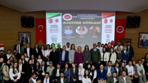 kastamonu universitesinde is dunyasi ve ogrenciler bulustu PwD2RQ8K