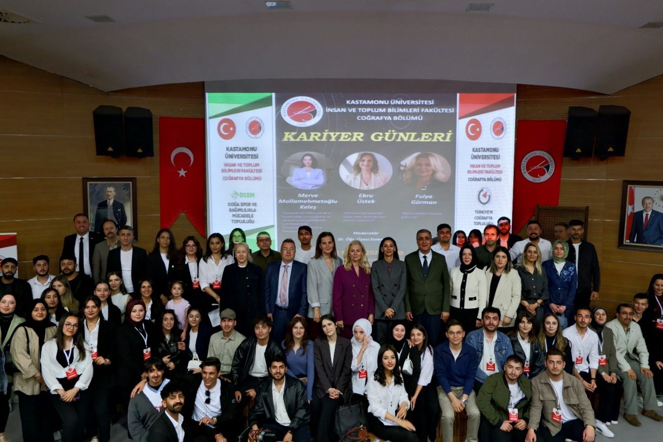 kastamonu universitesinde is dunyasi ve ogrenciler bulustu PwD2RQ8K