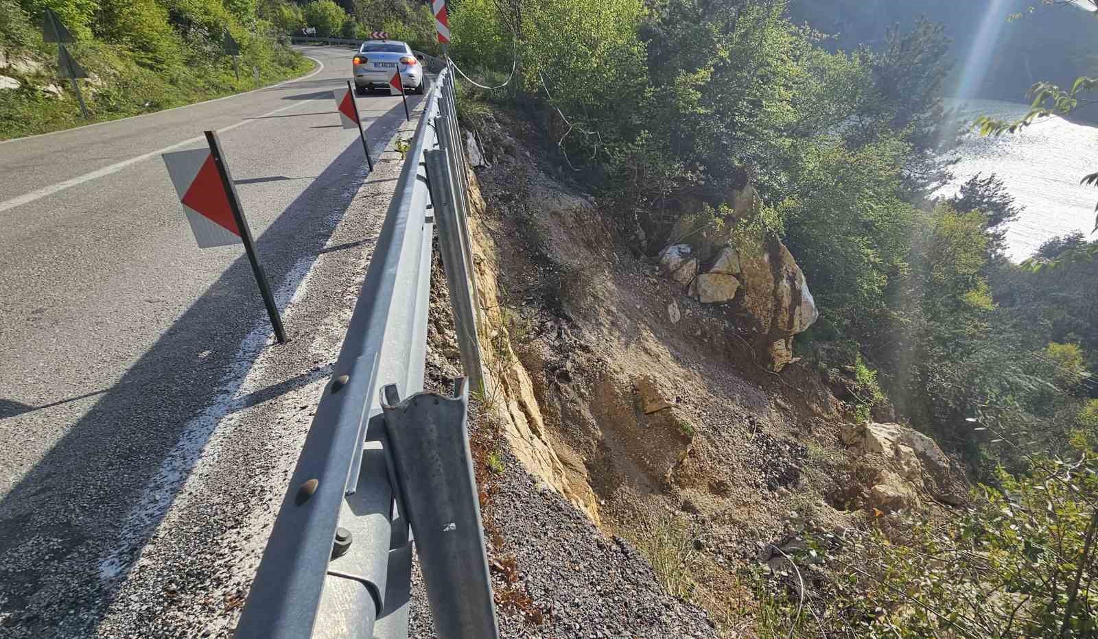 kastamonuda heyelanlar sahil yolunda tehlike olusturuyor JIz5jV9K