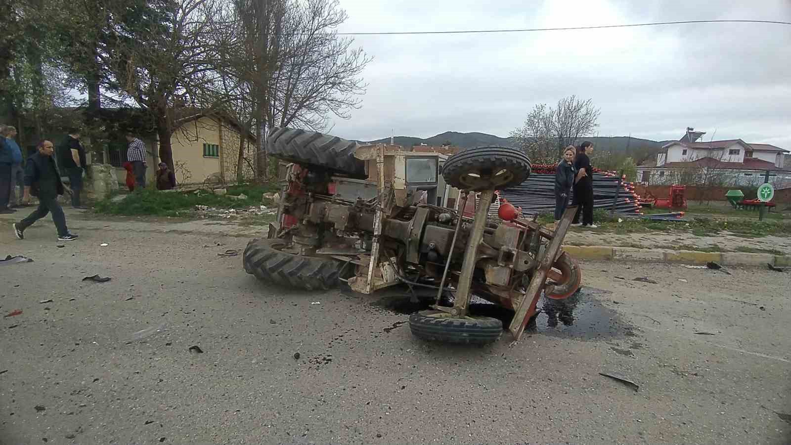 kastamonuda traktor ile beton tasiyan tir carpisti 2 yarali uLfWmaVY