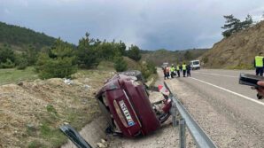 kastamonuda viraji alamayan otomobil sarampole devrildi 3 yarali aZq9gJTP